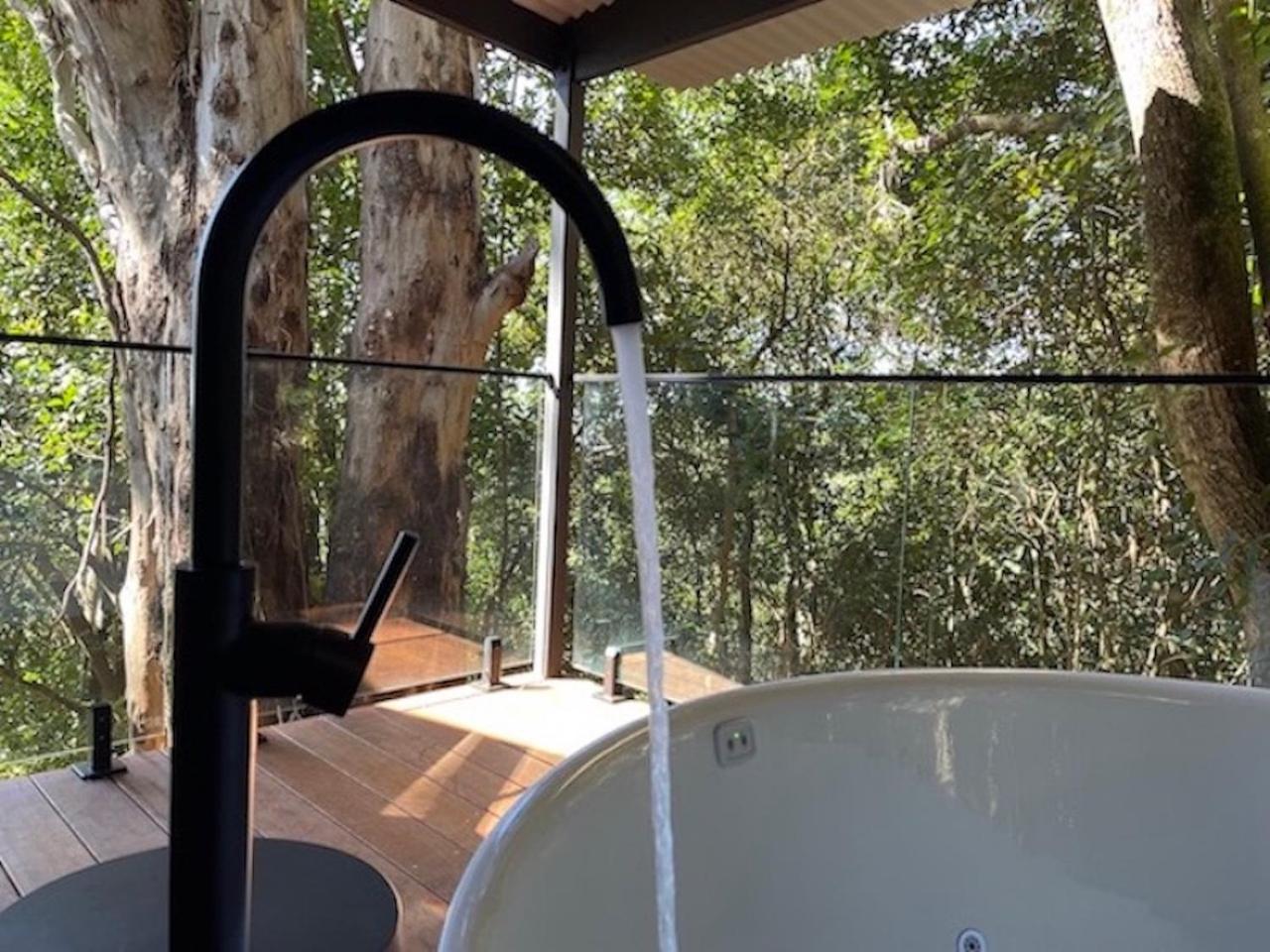 Treetops Seaview Montville Exterior photo