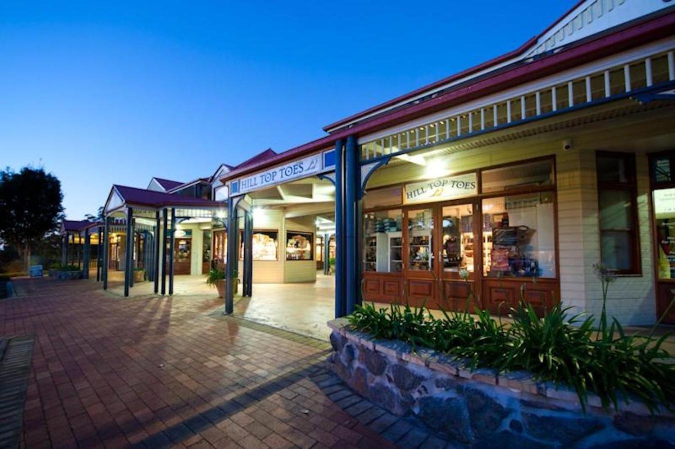 Treetops Seaview Montville Exterior photo