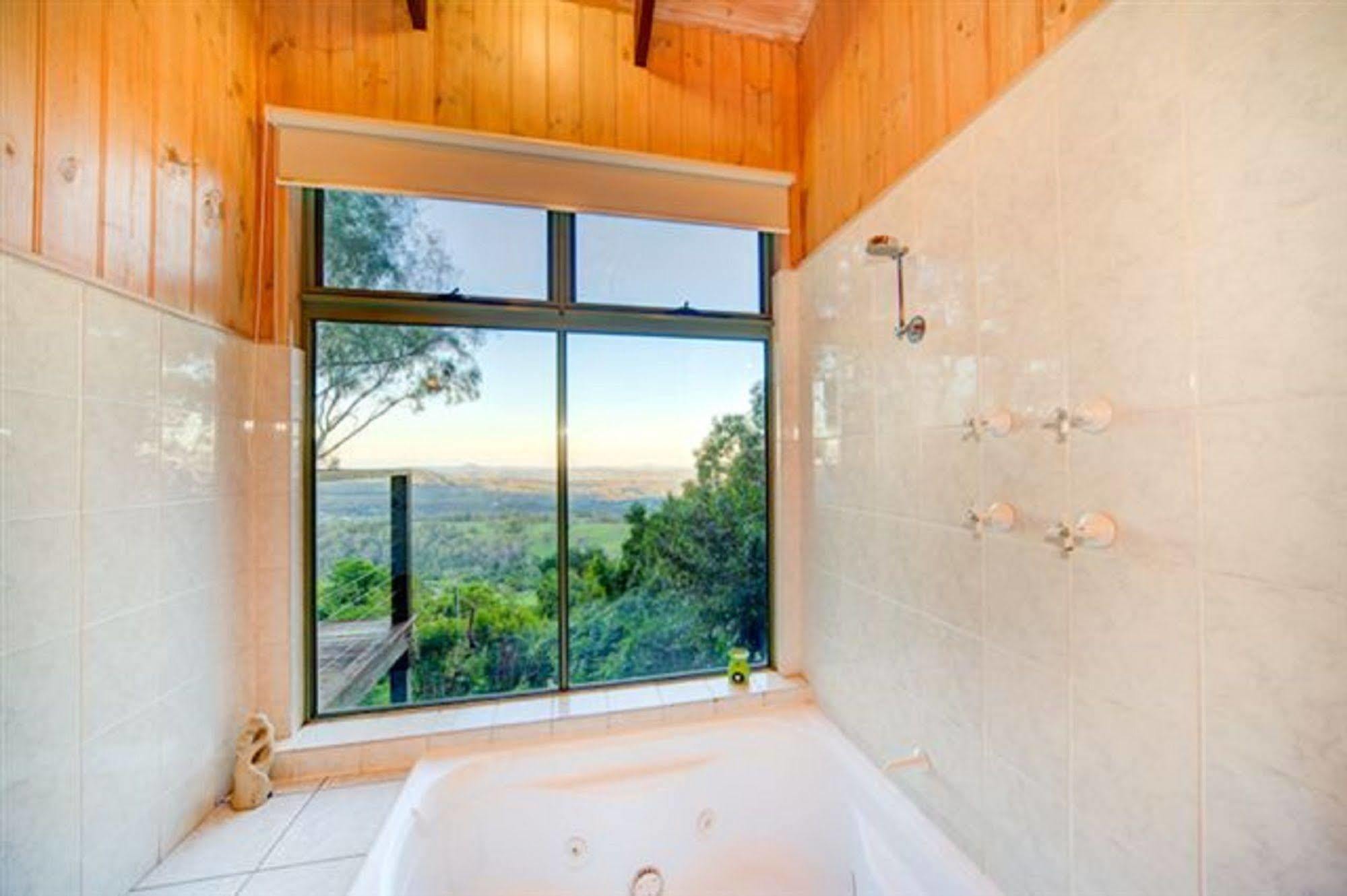 Treetops Seaview Montville Exterior photo