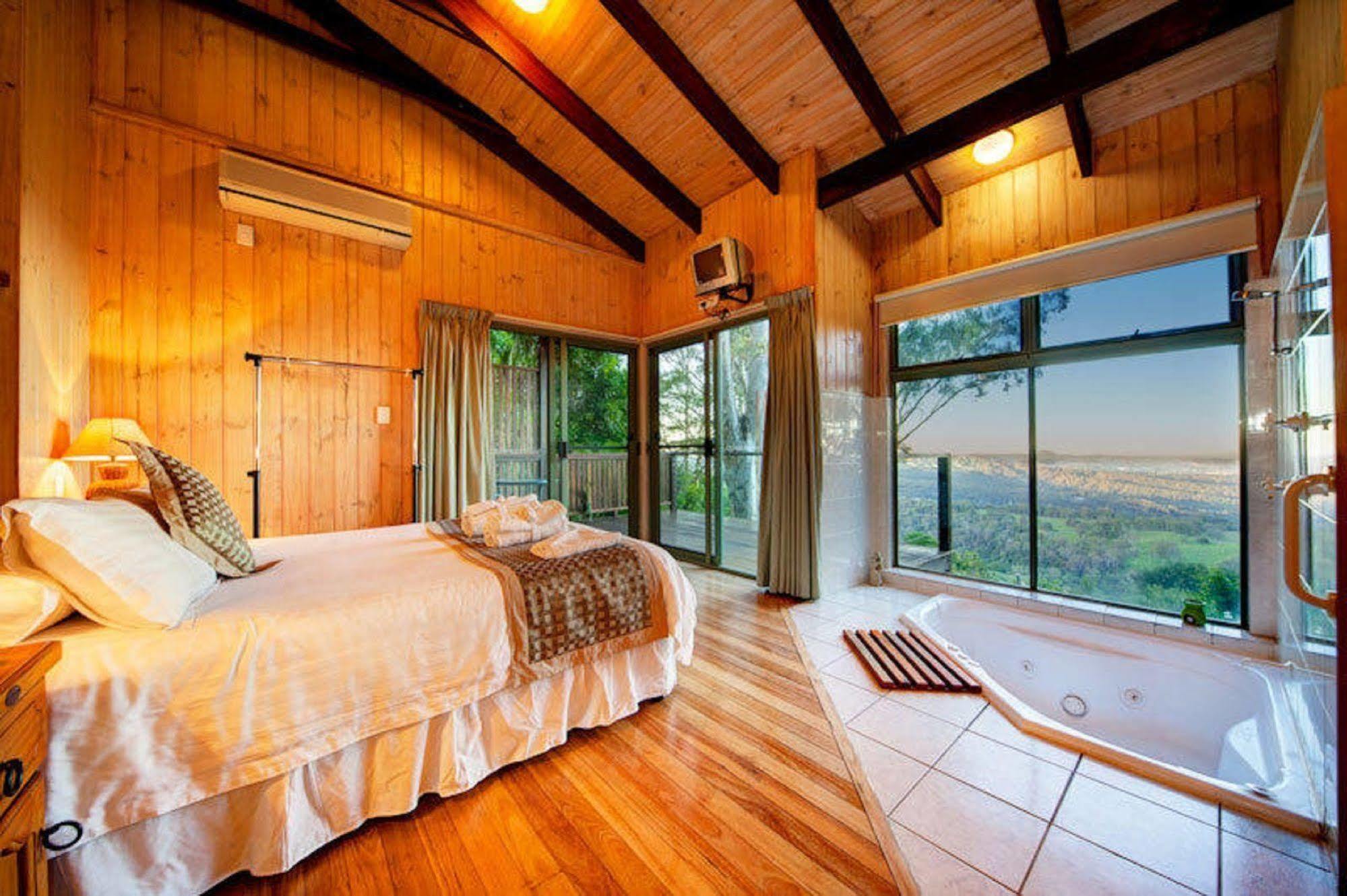 Treetops Seaview Montville Exterior photo