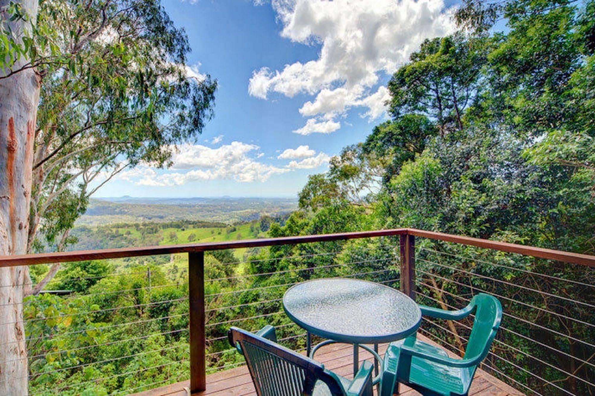 Treetops Seaview Montville Exterior photo