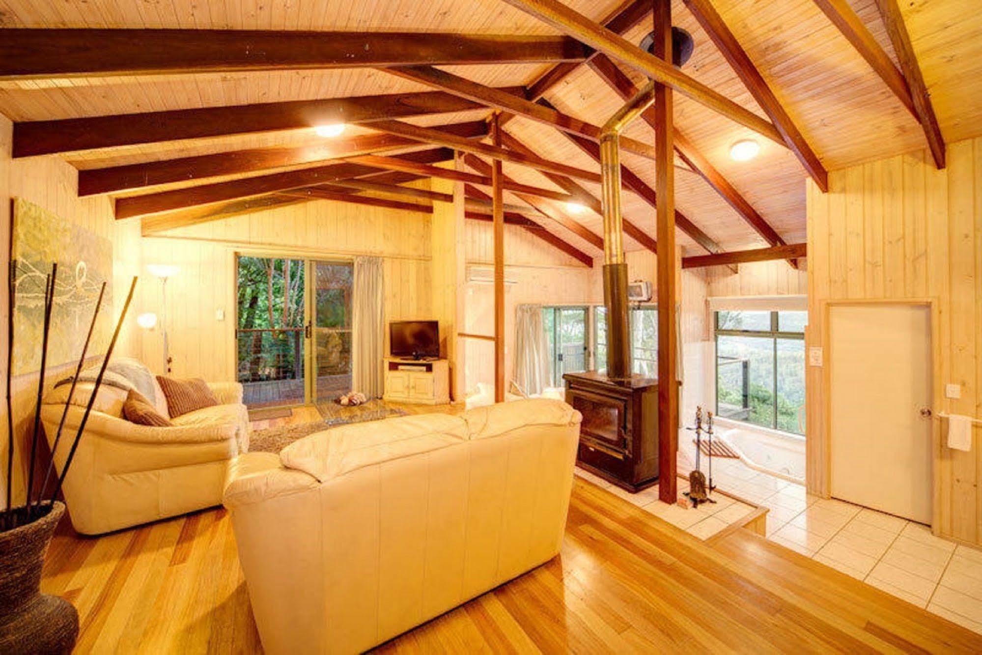 Treetops Seaview Montville Exterior photo