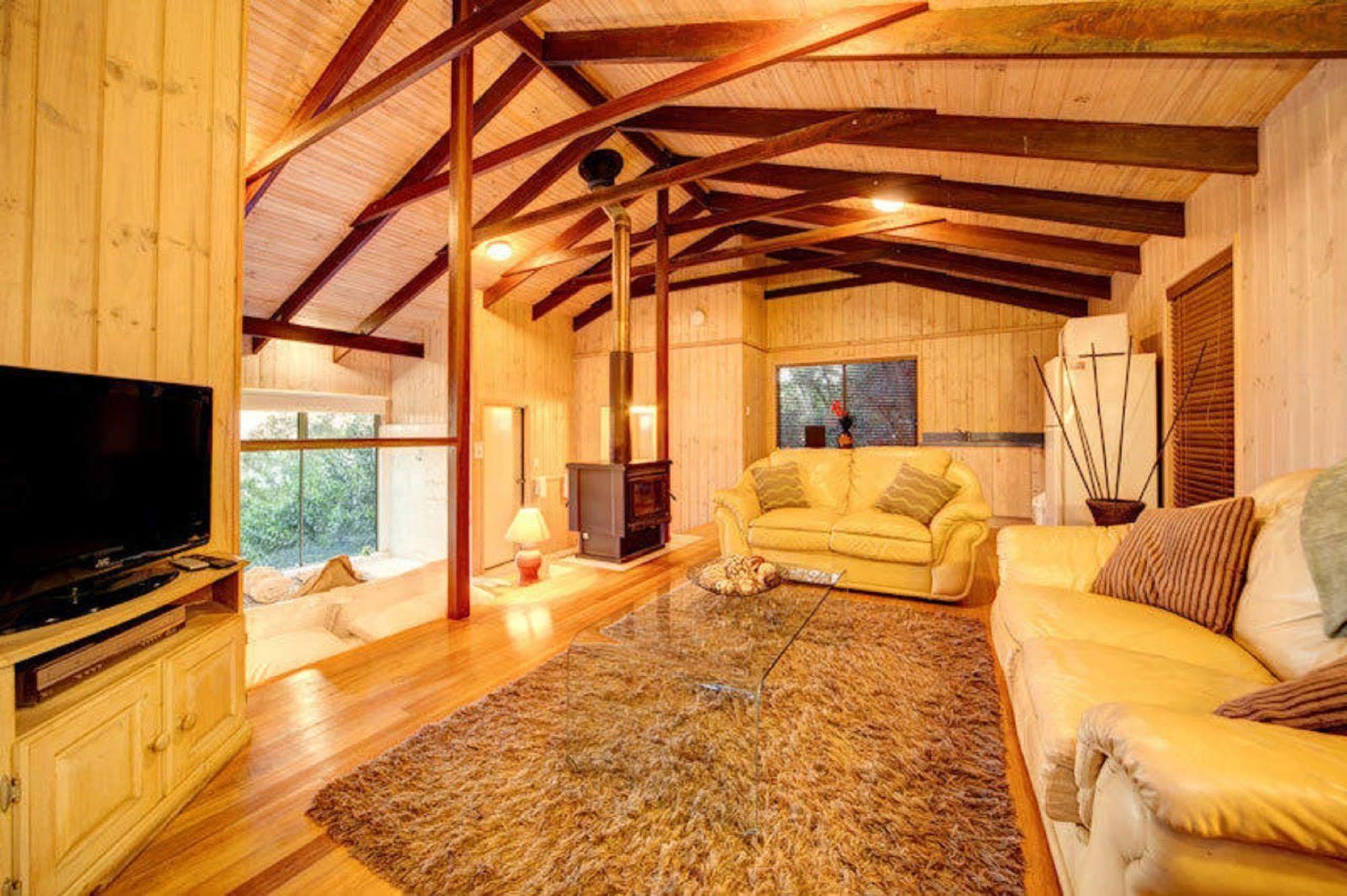 Treetops Seaview Montville Exterior photo